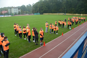 Uczestnicy biegu papieskiego na stadionie