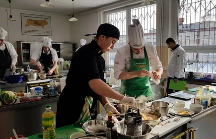 Wyr&oacute;żnienie dla Macieja Kurka na konkursie kulinarnym 2