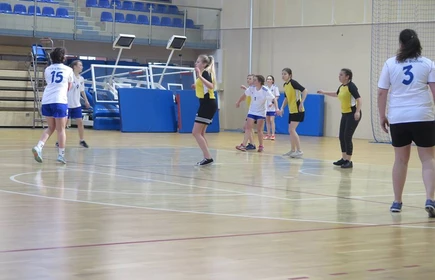 II miejsce w Piłce Ręcznej Dziewcząt 6