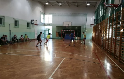 Piłka nożna dziewcząt i chłopc&oacute;w. 11