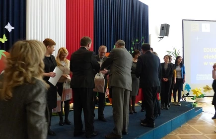 Wyr&oacute;żnienie dla szkoły 7