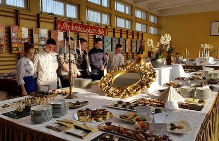 Wyr&oacute;żnienie dla Macieja Kurka na konkursie kulinarnym 8