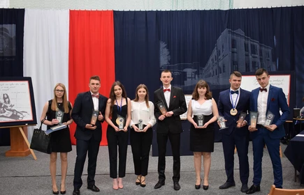 &bdquo;Tyle razem dr&oacute;g przebytych, tyle ścieżek przedeptanych&hellip;&rdquo; 18