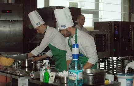 Wyr&oacute;żnienie dla Macieja Kurka na konkursie kulinarnym 7