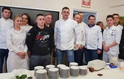 Wyr&oacute;żnienie dla Macieja Kurka na konkursie kulinarnym 5