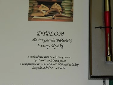 "Książki są jak towarzystwo, kt&oacute;re sobie człowiek dobiera" Monteskiusz  1