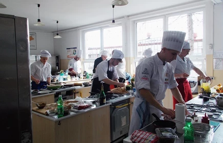 Wyr&oacute;żnienie dla Macieja Kurka na konkursie kulinarnym 16