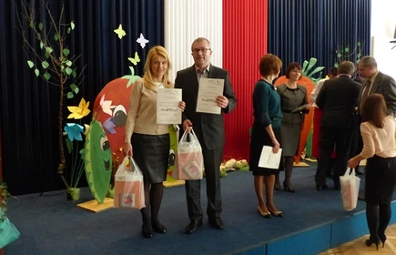 Wyr&oacute;żnienie dla szkoły 3