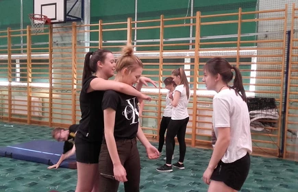 Zajęcia z samoobrony w &bdquo;Ekonomiku&rdquo; 12