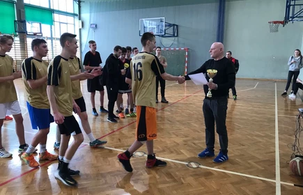 I miejsce w koszyk&oacute;wce chłopc&oacute;w. 10