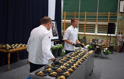 Karol Okrasa w Ekonomiku. 8