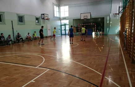 Piłka nożna dziewcząt i chłopc&oacute;w. 10