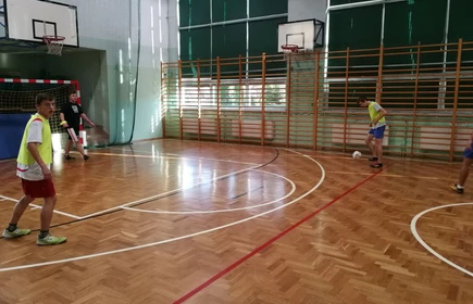 Piłka nożna dziewcząt i chłopc&oacute;w. 8