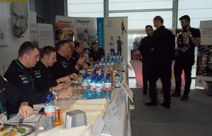 Wyr&oacute;żnienie dla Macieja Kurka na konkursie kulinarnym 4