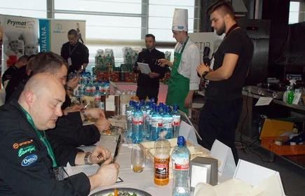 Wyr&oacute;żnienie dla Macieja Kurka na konkursie kulinarnym 5