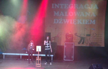 Nasi wolontariusze w  "Integracji malowanej dźwiękiem" 5