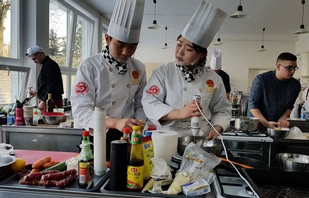 Wyr&oacute;żnienie dla Macieja Kurka na konkursie kulinarnym 3