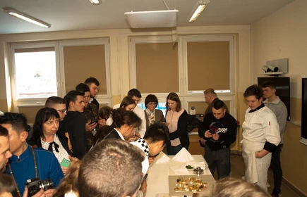 Wyr&oacute;żnienie dla Macieja Kurka na konkursie kulinarnym 6