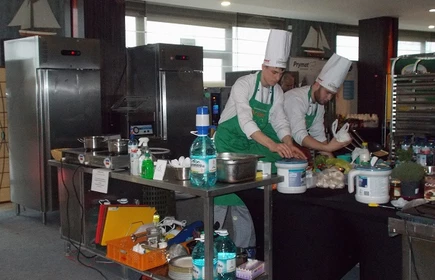 Wyr&oacute;żnienie dla Macieja Kurka na konkursie kulinarnym 10