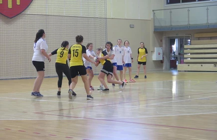 II miejsce w Piłce Ręcznej Dziewcząt 8