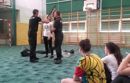 Zajęcia z samoobrony w &bdquo;Ekonomiku&rdquo; 20