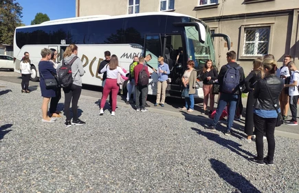 Zdjęcie podczas wsiadania do autokaru