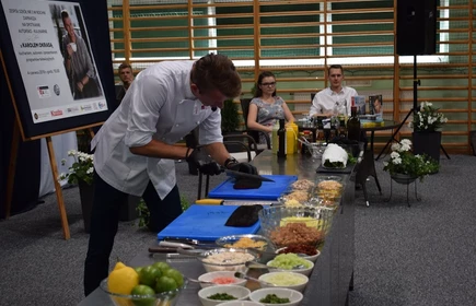 Karol Okrasa w Ekonomiku. 3