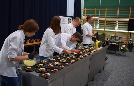 Karol Okrasa w Ekonomiku. 7